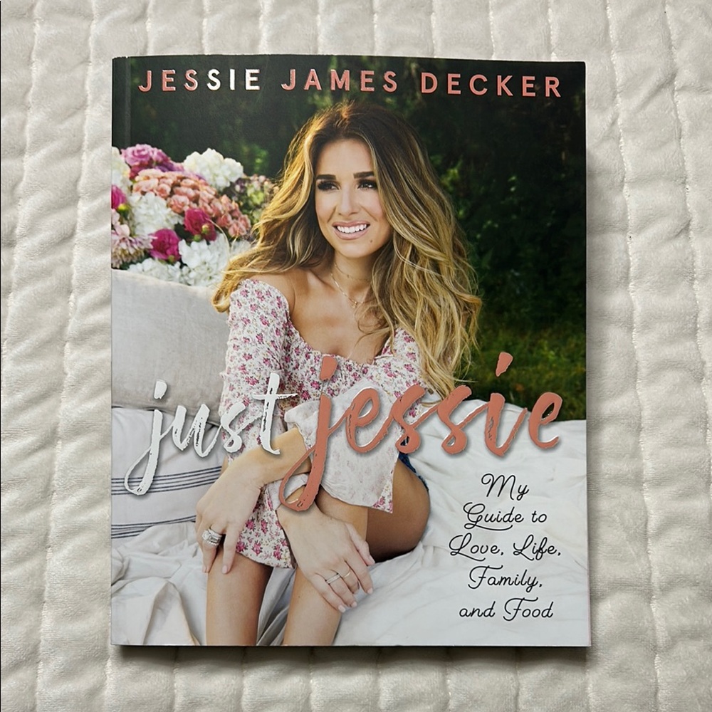 Book - Just Jessie by Jessie James Decker